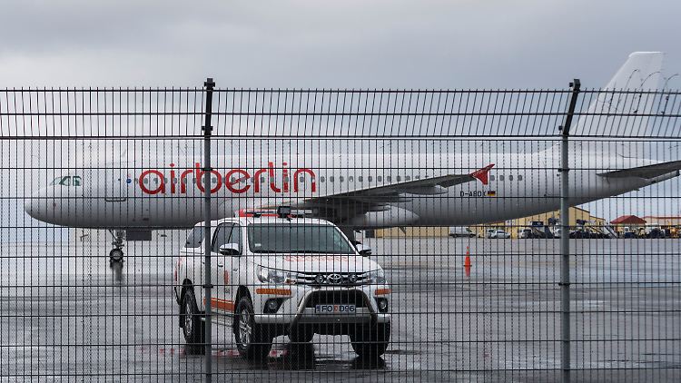 Flugzeug ohne Starterlaubnis: Diese Maschine möchte gerne zurück nach Düsseldorf, darf aber nicht.