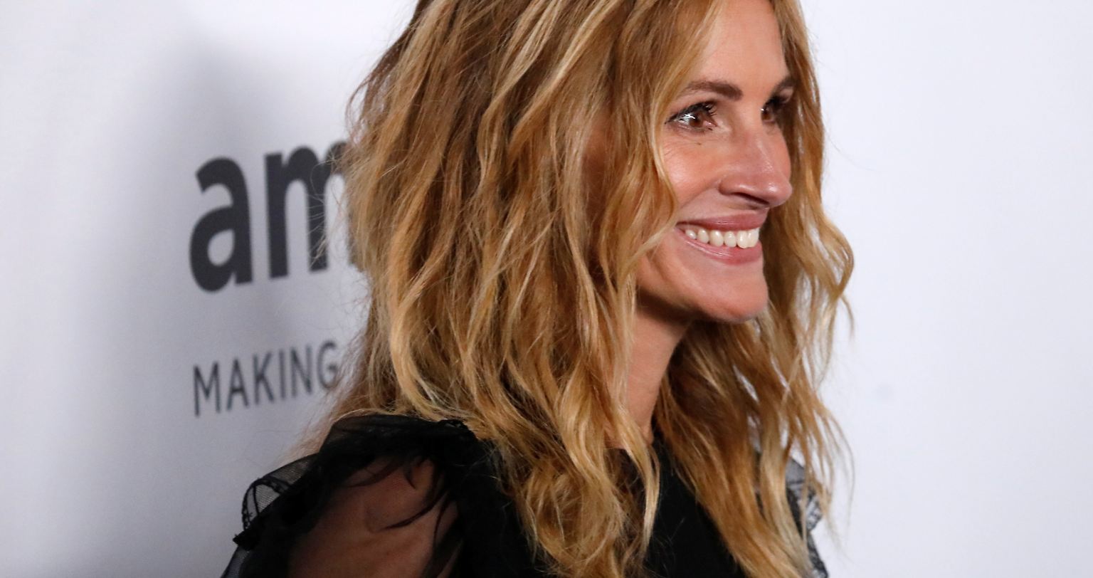 Ein ganz spezielles Ständchen bekam Julia Roberts schon zwei Wochen vor ihrem runden Geburtstag: Am 13. Oktober 2017 stand sie bei der amfAR-Gala in Beverly Hills auf der Bühne - Roberts wurde für ihr Engagement im Kampf gegen Aids geehrt.