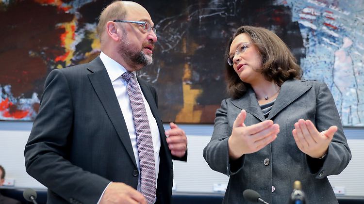 Gemeinsam in die Zukunft: Parteichef Schulz mit der neuen Fraktionsvorsitzenden Nahles.