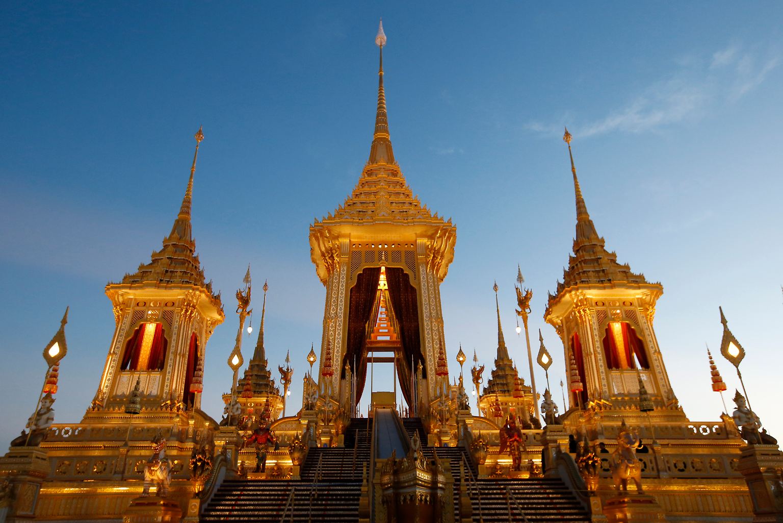 Eine Totenfeier, wie sie Thailand noch nie gesehen hat: ...