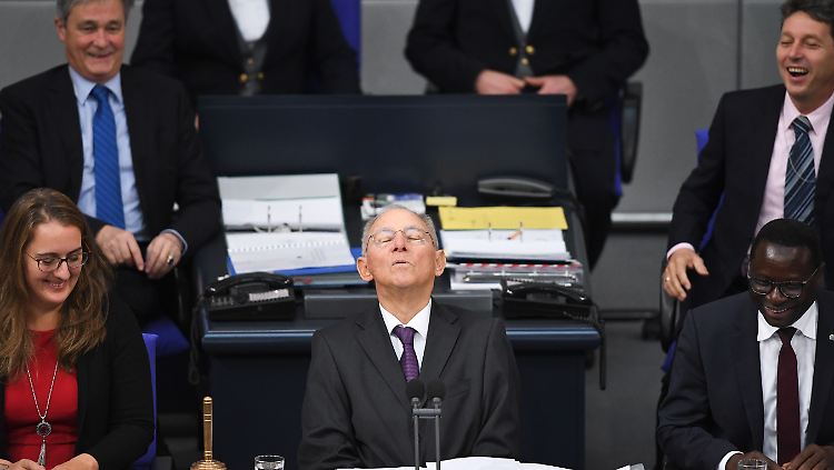 Wolfgang Schäuble ist neuer Bundestagspräsident - und muss erst einmal tief durchatmen.
