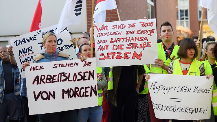 Air-Berlin-Beschäftigte bei einer Protestaktion am 16. Oktober. Nach wie vor stehen etwa 4500 Arbeitsplätze auf dem Spiel.