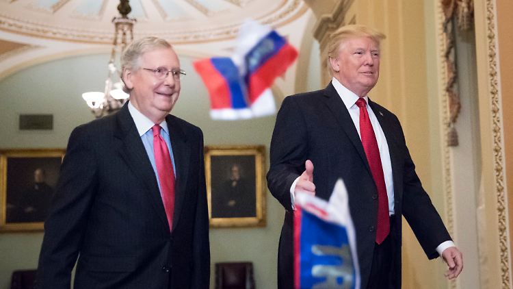Als Trump noch Präsident war, hielt sich McConnell (l.) mit Kritik zurück. Seit dem Kapitolsturm am 6. Januar hat sich das geändert.