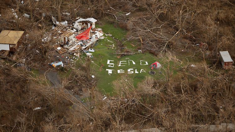 Hurrikan "Irma" sorgt für Überschwemmungen und Stromausfälle. "Send Tesla" ist deshalb wohl ironisch gemeint.
