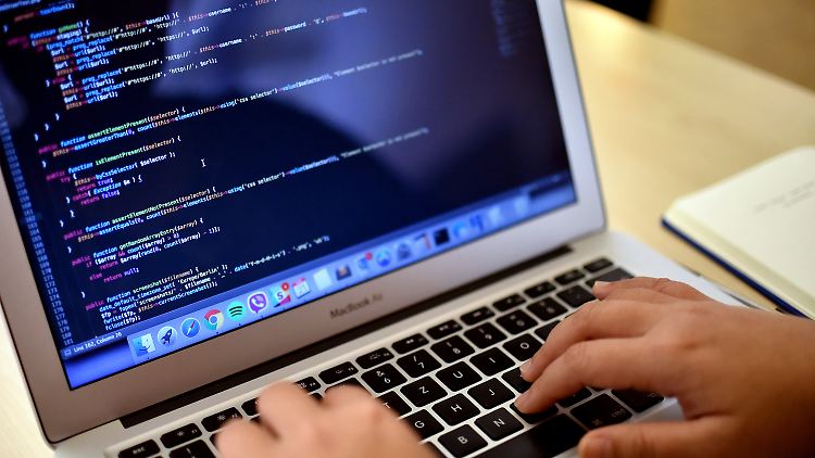 Wer programmieren kann, ist klar im Vorteil - die Digitalbranche bietet Arbeitsplätze.