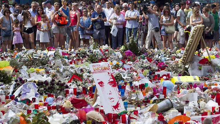 Nach Terroranschlägen ist die Anteilnahme groß, wie hier in Barcelona - aber auch die Angst wächst, an diesen Ort zu reisen.