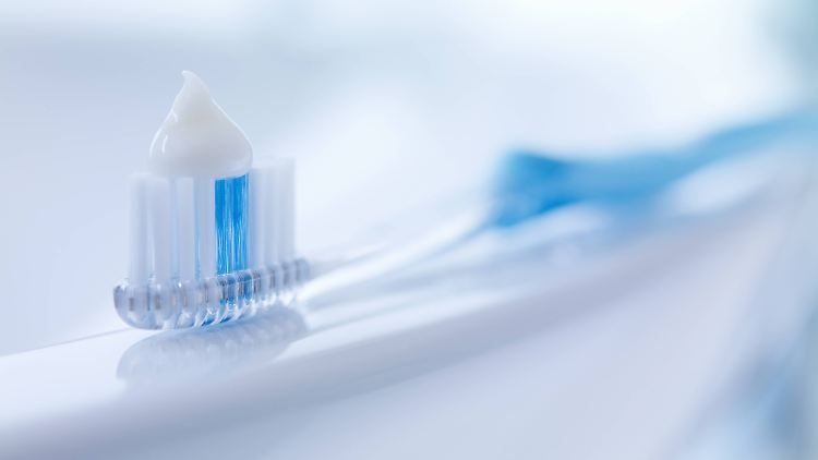 Triclosan ist in einigen Zahncremes und Mundwässern enthalten.
