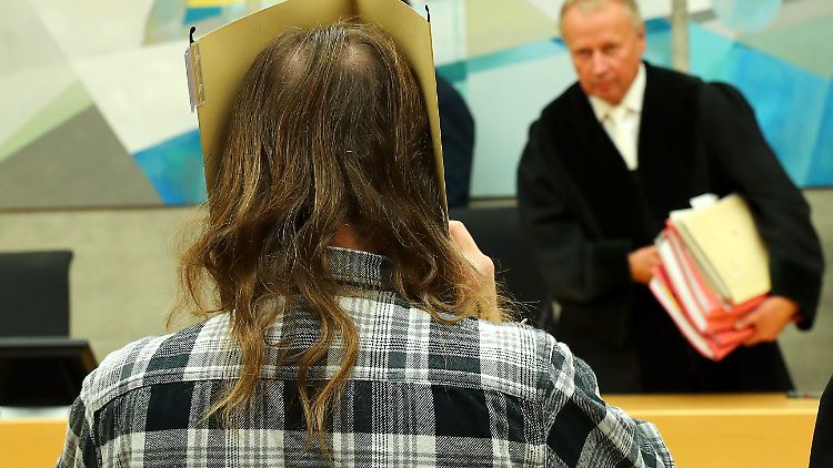 Der 52-Jährige hatte seine Schuld eingeräumt und mitgeteilt, er sei nach wie vor "fassungslos" wegen der Tragödie.