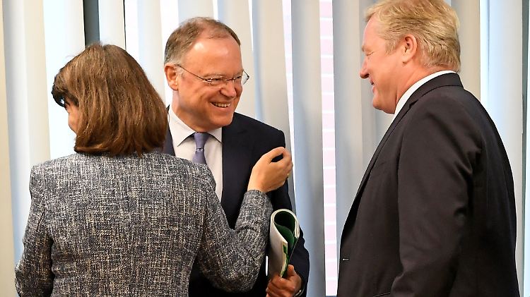Die Wogen glätten sich: Stefan Weil und Bernd Althusmann sprechen mittlerweile freundlich miteinander.