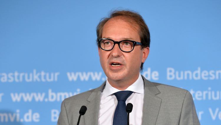 Ende Juli hatte Alexander Dobrindt mitgeteilt, auch Porsche habe - beim Cayenne - eine illegale Abgas-Software eingesetzt.