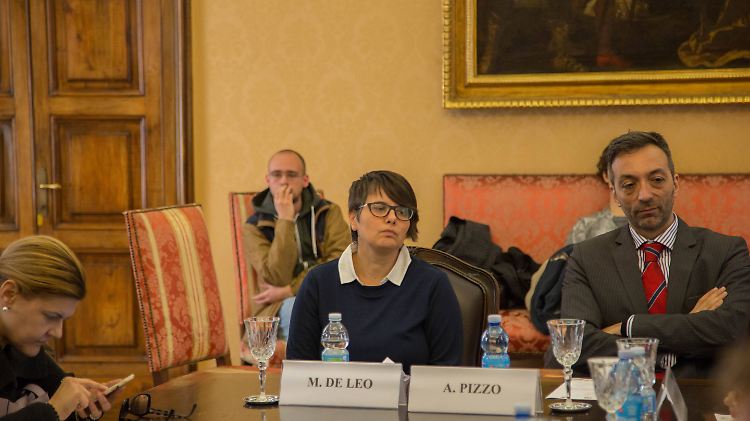 Maya de Leo (l.) und Antonio Pizzo stellten das neue Fach eingehend vor.
