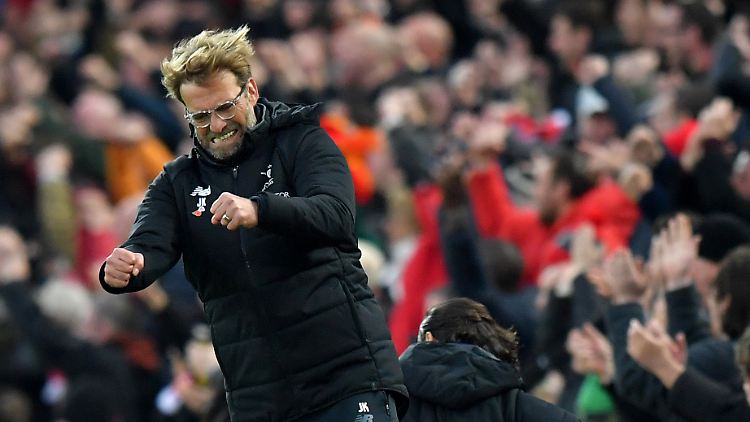Jürgen Klopp hatte mit Liverpool gegen Huddersfield Grund für drei Jubelsprünge - trotz verschossenen Elfmeters.
