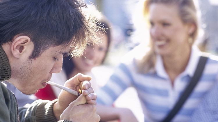Versuche bei Tieren und Menschen haben gezeigt, dass Marihuana Hirnregionen stimuliert, die für sexuelle Erregung und Aktivität wichtig sind.