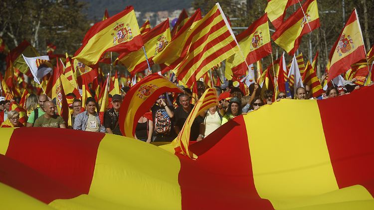 "Wir sind alle Katalonien": Die prospanischen Organisatoren der Kundgebung wollen dafür arbeiten, dass es zu einer Versöhnung zwischen Unionisten und Separatisten kommt.