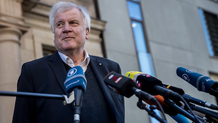 Seehofer mahnt Grüne und FDP zu mehr Verschwiegenheit. Oder meinte er am Ende gar Jens Spahn?
