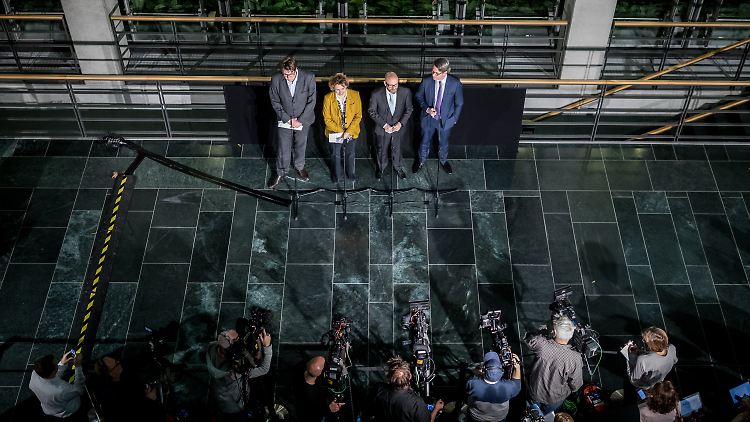Die Generalsekretäre und die Generalsekretärin werden zwischen den Gesprächen regelmäßig von der Presse erwartet.