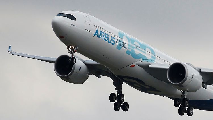 Für das laufende Jahr hält Airbus Konzernchef Tom Enders an seiner Prognose fest, den operativen Gewinn und den Gewinn je Aktie im mittleren einstelligen Prozentbereich zu steigern.