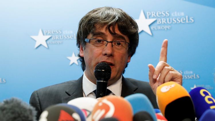 "Unsere einzige Waffe ist der Pazifismus", sagte Puigdemont.