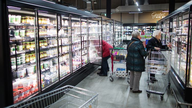 Einer Studie zufolge sinkt durch den Zusammenschluss von großen Unternehmen die Lebensmittelvielfalt in Supermärkten. Das kann sich negativ auf die Ernährung auswirken.