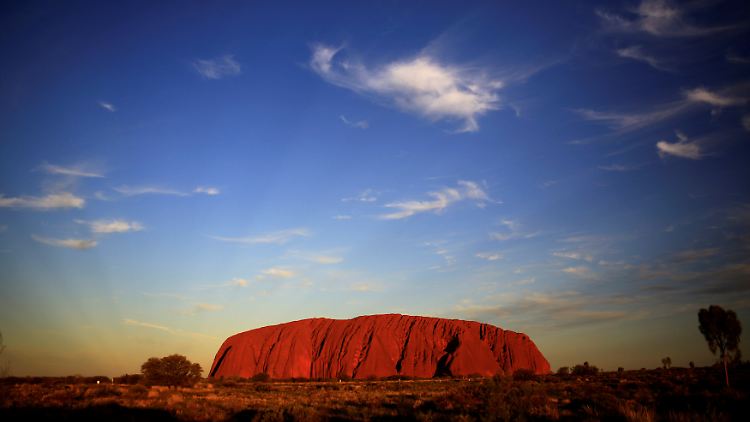 Schon seit Jahren bemühen sich Aborigenes darum, dass der Uluru für Kletterer gesperrt wird.