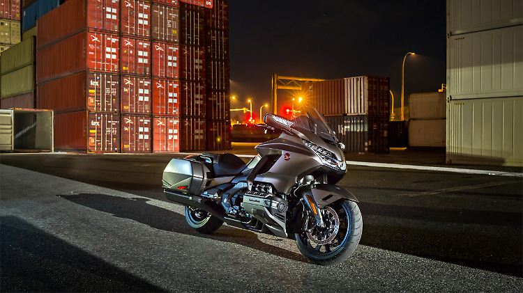 Die neue Honda GL 1800 Goldwing ist jetzt auch mit einem neuen Automatikgetriebe erhältlich.