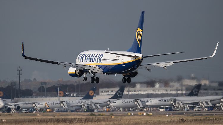 Ryanair nimmt nach eigenen Angaben 100 Millionen Euro in die Hand, um seine Piloten besser zu bezahlen.