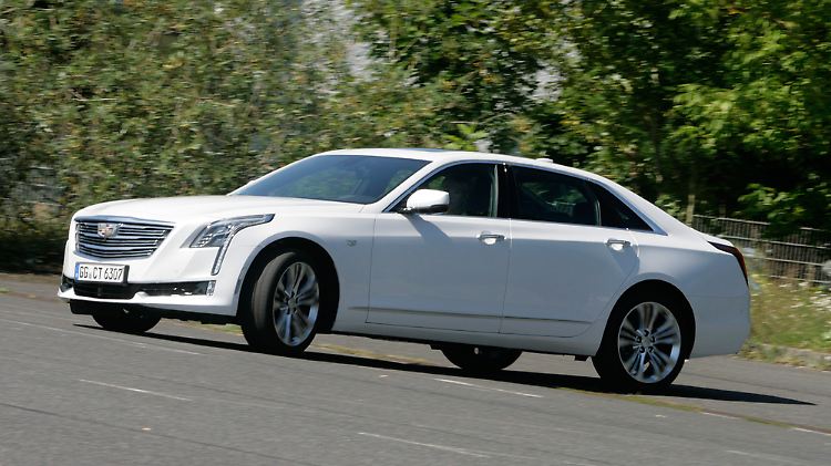 Mehr als fünf Meter Länge machen den Cadillac CT6 zu einer auffälligen Erscheinung.