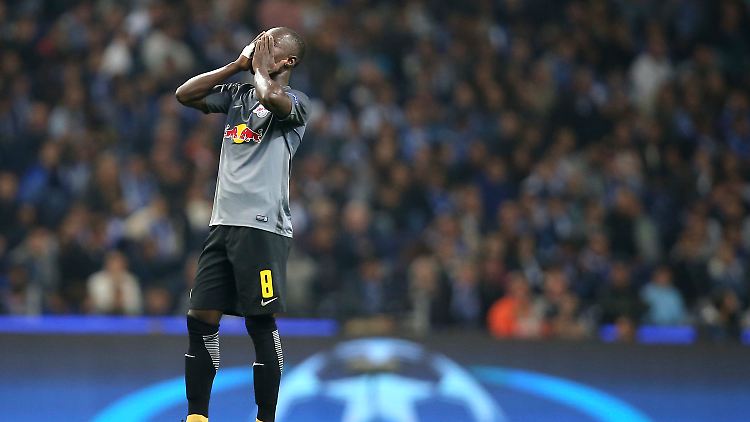 Nicht nur Leipzigs Naby Keita mochte angesichts der Standardschwäche seines Teams in Porto nicht mehr hinschauen.