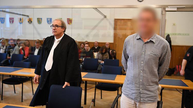Krämpfe, Wahnvorstellungen, Herzrasen: Nach dem Massenrausch bei dem Seminar wurden viele Teilnehmer in Krankenhäuser gebracht.
