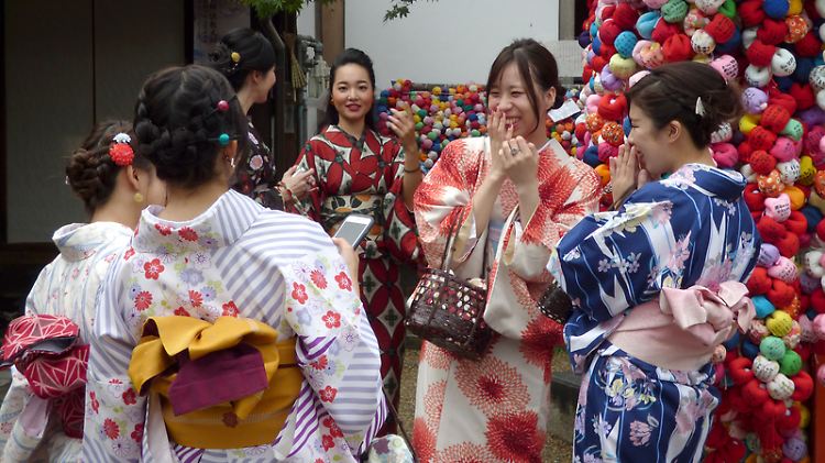 Miet-Kimonos sind in Kyoto eine beliebte Attraktion bei Touristen.