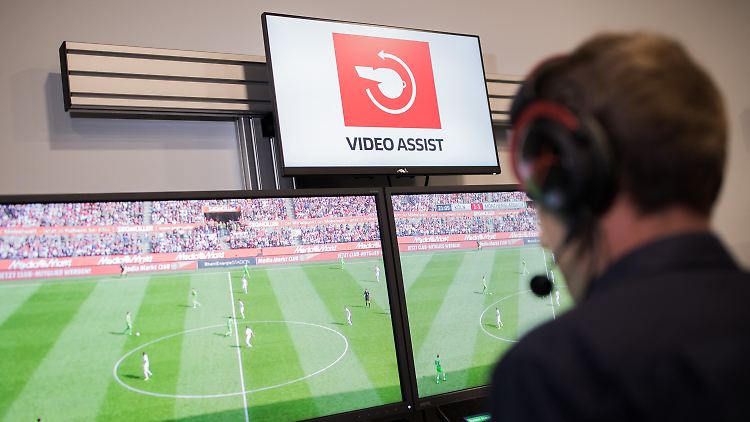 Der Videoassistent darf seit dem 6. Bundesliga-Spieltag deutlich öfter eingreifen als ursprünglich vorgesehen. Kommuniziert wurde das vom DFB nicht.