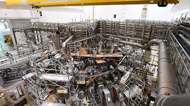 Das 725 Tonnen schwere Kernfusionsexperiment "Wendelstein 7-X" beim  Max-Planck-Institut für Plasmaphysik in Greifswald.