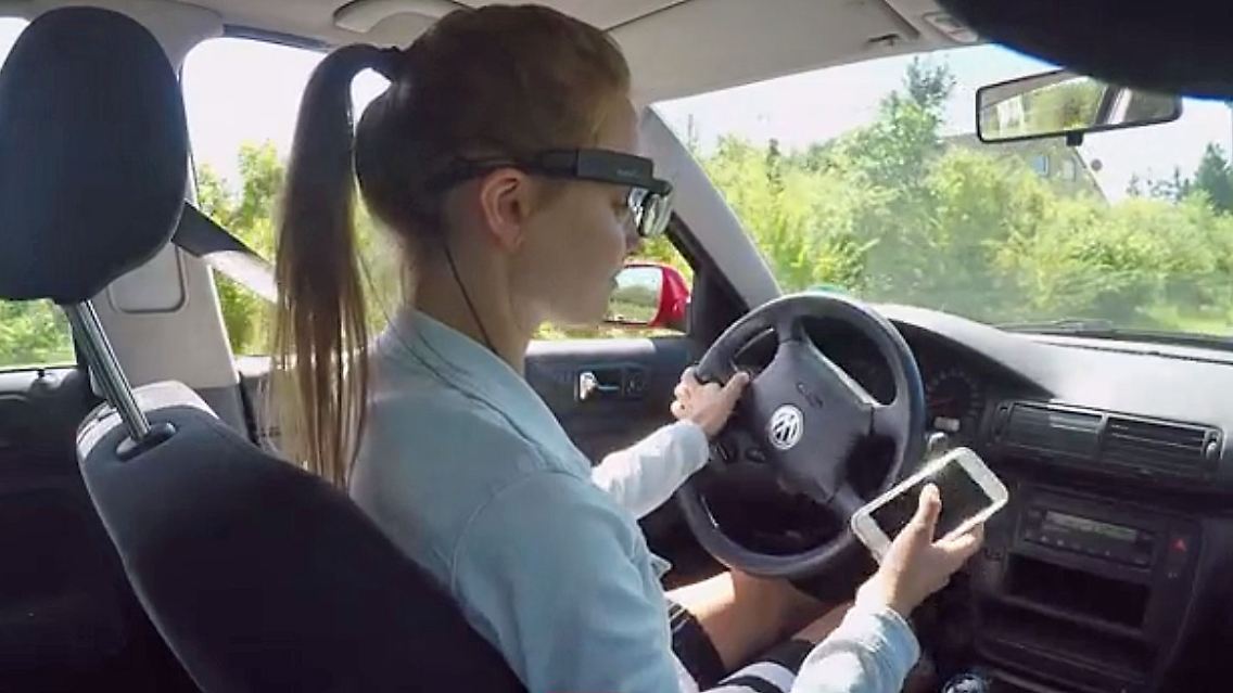 HandyAmSteuer.jpg