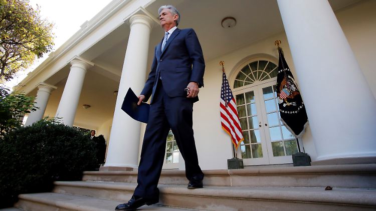 Ob Powell auch bereits Trumps Sätze rückwärts nachspricht, ist nicht bekannt.