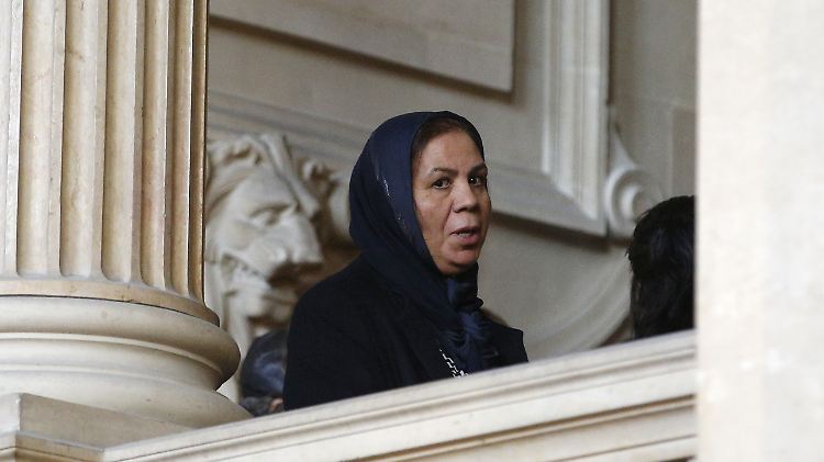 Latifa Ibn Ziaten, Mutter eines der getöteten Soldaten, gründete nach dem Attentat ein Friedenswerk, das Dialog zwischen den Religionen fördert.