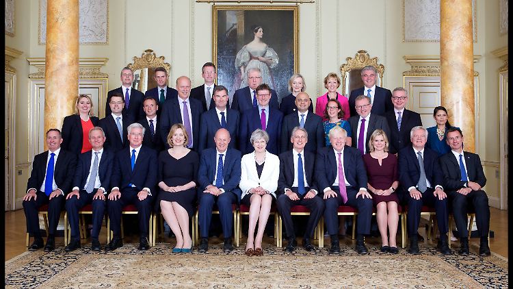 Das britische Kabinett: Diese Runde meinte die schottische Tory-Chefin Ruth Davidson kürzlich, als sie May aufforderte, ihren "Stall auszumisten".