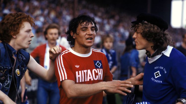 Felix Magath holt mit dem Hamburger SV die erste Deutsche Meisterschaft.