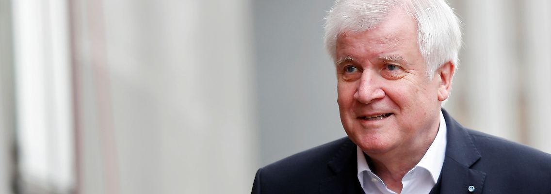 Seehofer soll jetzt von Parteivize Manfred Weber vertreten werden, erwartet werden auch Innenminister Joachim Herrmann und Seehofers Rivale Markus Söder.