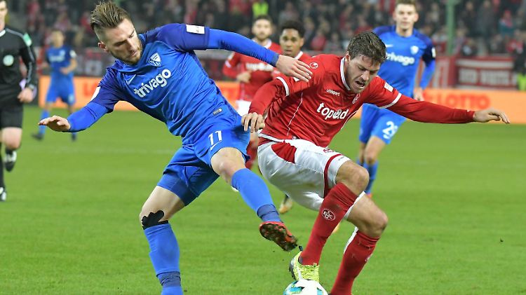 Trotz Motivationsrede von Coach Strasser holt Kaiserslautern nur einen Punkt.
