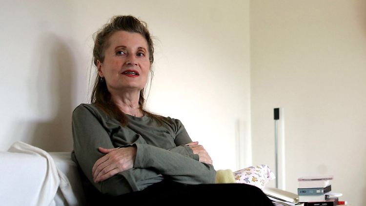 Die 71-jährige Elfriede Jelinek hat sich aus der Öffentlichkeit zurückgezogen.
