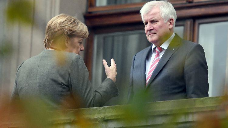 Nach dem schwachen Wahlergebnis der Union stehen Kanzlern Angela Merkel und CSU-Chef Horst Seehofer in den Jamaika-Verhandlungen unter Druck.