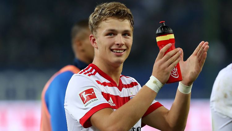 Ganz Hamburg feiert Jann-Fiete Arp. Der Youngster verhilft dem HSV zum Aufschwung.
