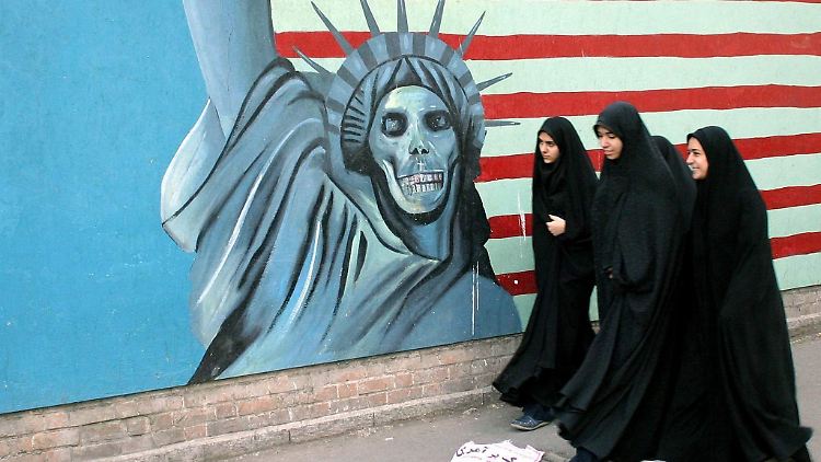 Wandbild in Teheran. Laut des Bin Laden-Dokuments stellt die Feindschaft gegen Amerika eine Gemeinsamkeit zwischen Al-Kaida und Iran dar.  