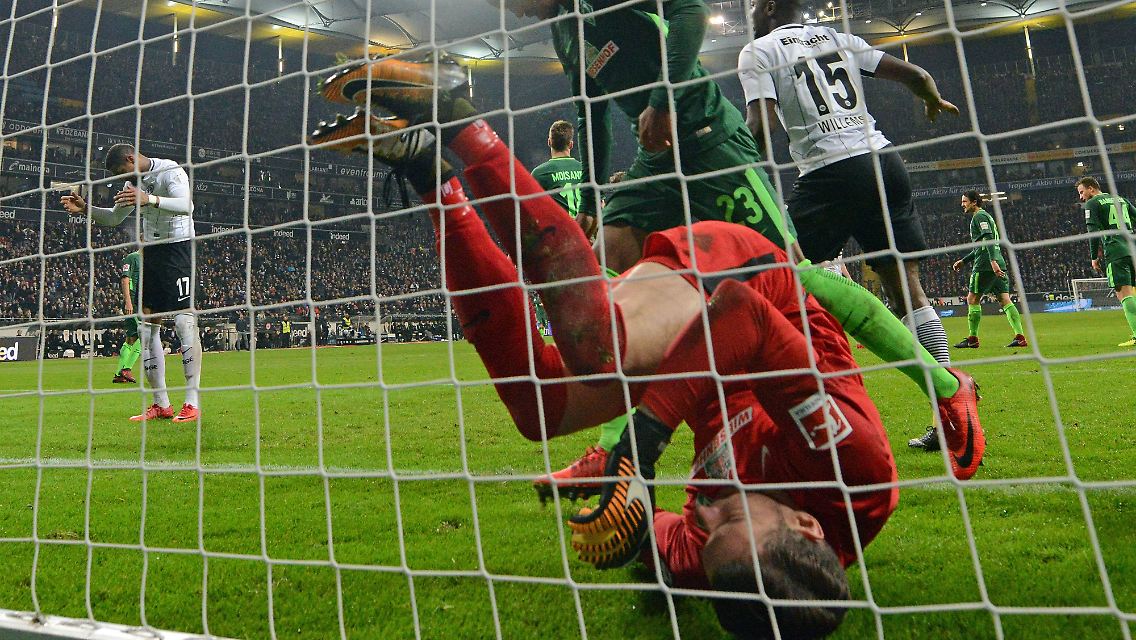 ... Sebastian Haller in der 89. Minute das entscheidende 2:1 schießt.