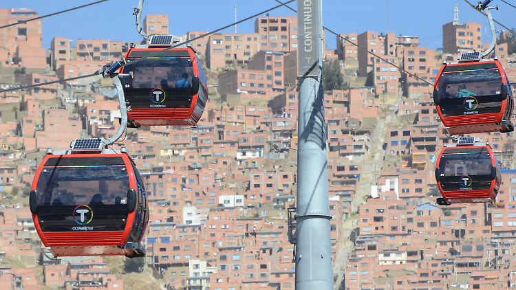 125.000 Passagiere können pro Tag mit der Seilbahn im bolivianischen La Paz transportiert werden.