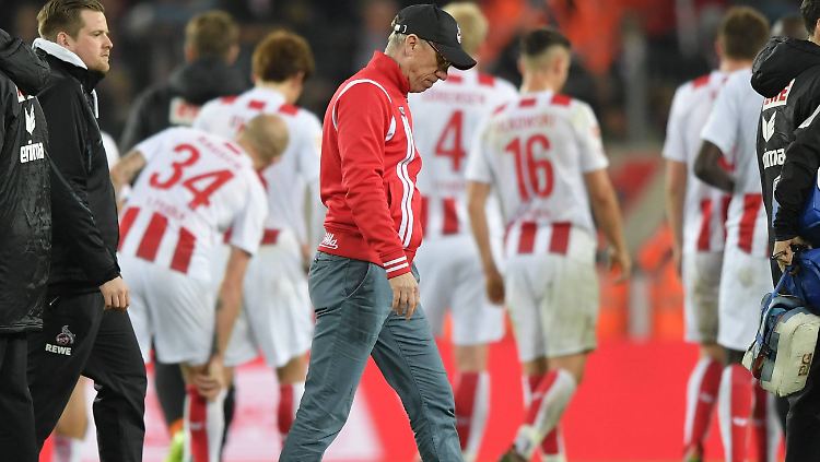 Peter Stöger wird nicht alleingelassen - das Köln-Team hält zusammen.