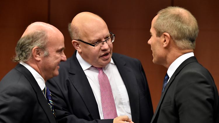 Wolfgang Schäuble ist Bundestagspräsident und nicht mehr Finanzminister - dieses Amt hat übergangsweise Peter Altmaier übernommen (M.)