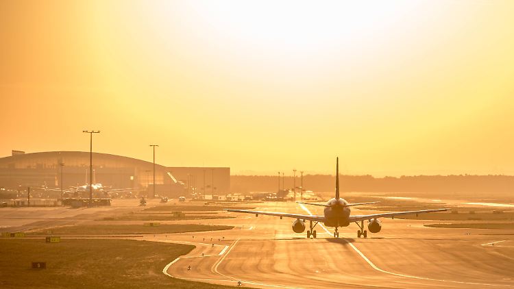 Für die Fahrt vom Flughafen zur Unterkunft gibt es verschiedene Optionen.