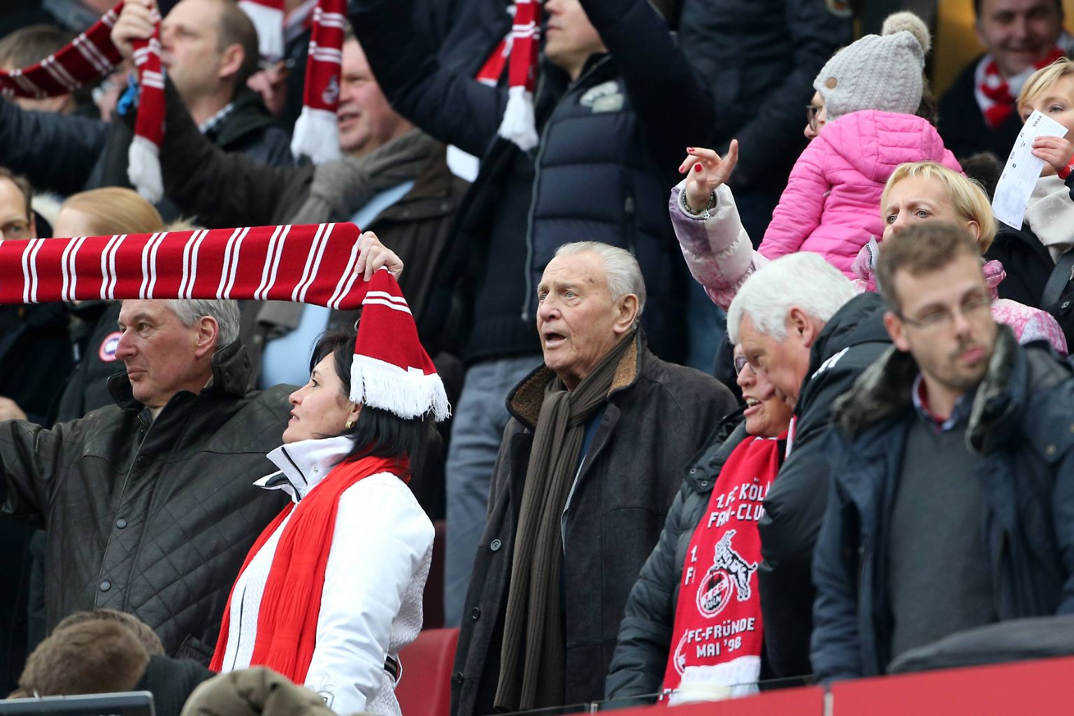 Eine Legende besucht ihren Verein: Bis zuletzt ist Hans Schäfer, Fußball-Weltmeister von 1954, so oft es geht im Stadion.