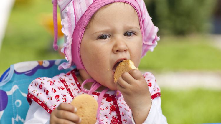 Zu viel Zucker ist weder für kleine noch für große Menschen geeignet.